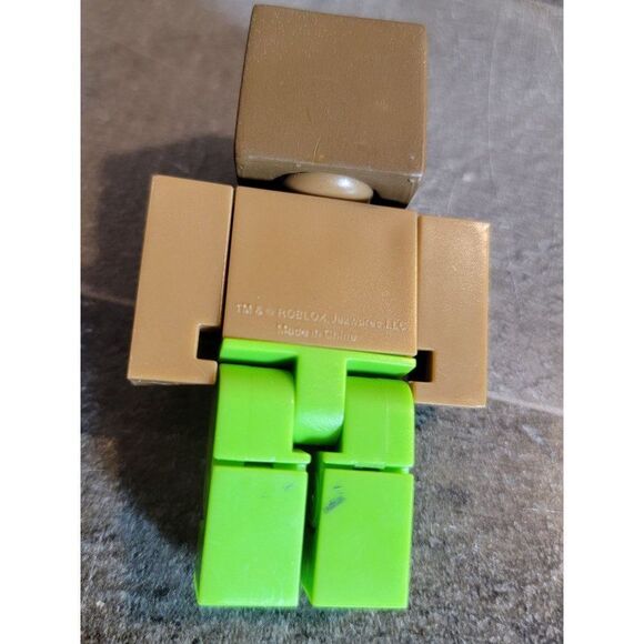 Jazware Roblox green brown dog toy figure - Picture 3 of 4